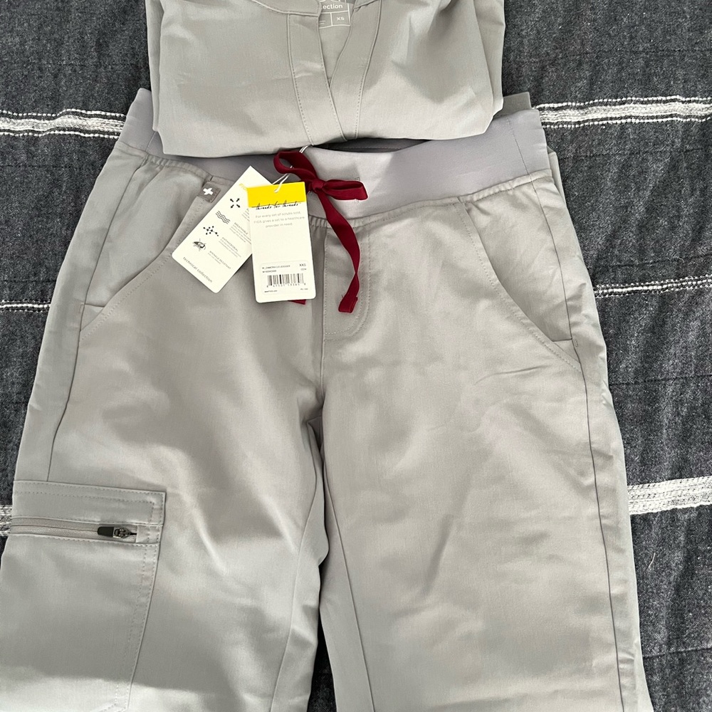 NWT Concrete grey Figs scrubs set XXS